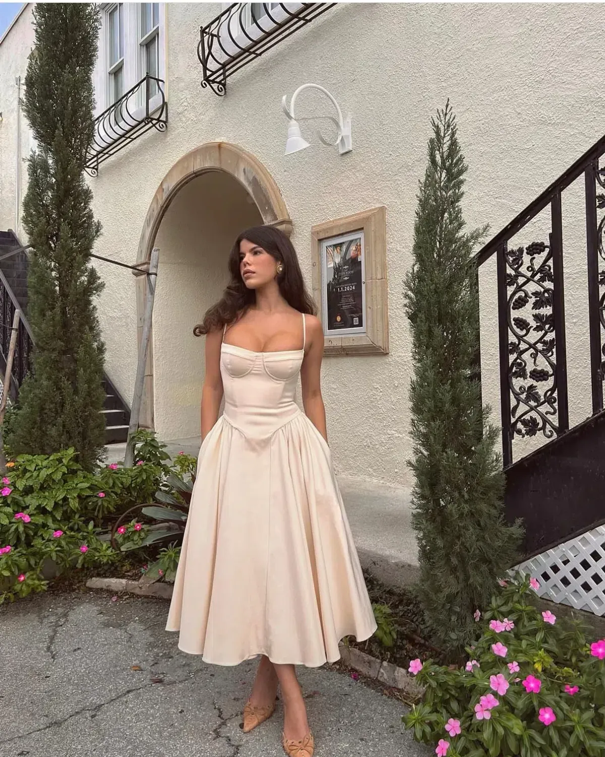 House of CB Samaria dress Cream size M - Image 2