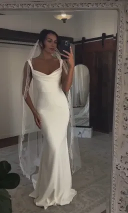 Grace Loves Lace Lumi Wedding Veil for rent on The Volte - image 5