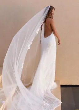 Grace Loves Lace Stevie Wedding Veil for rent on The Volte - image 2