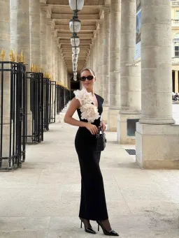 Elliatt Zahara V-Neck Gown in Black Size S/AU 8-10 for rent on The Volte - image 1