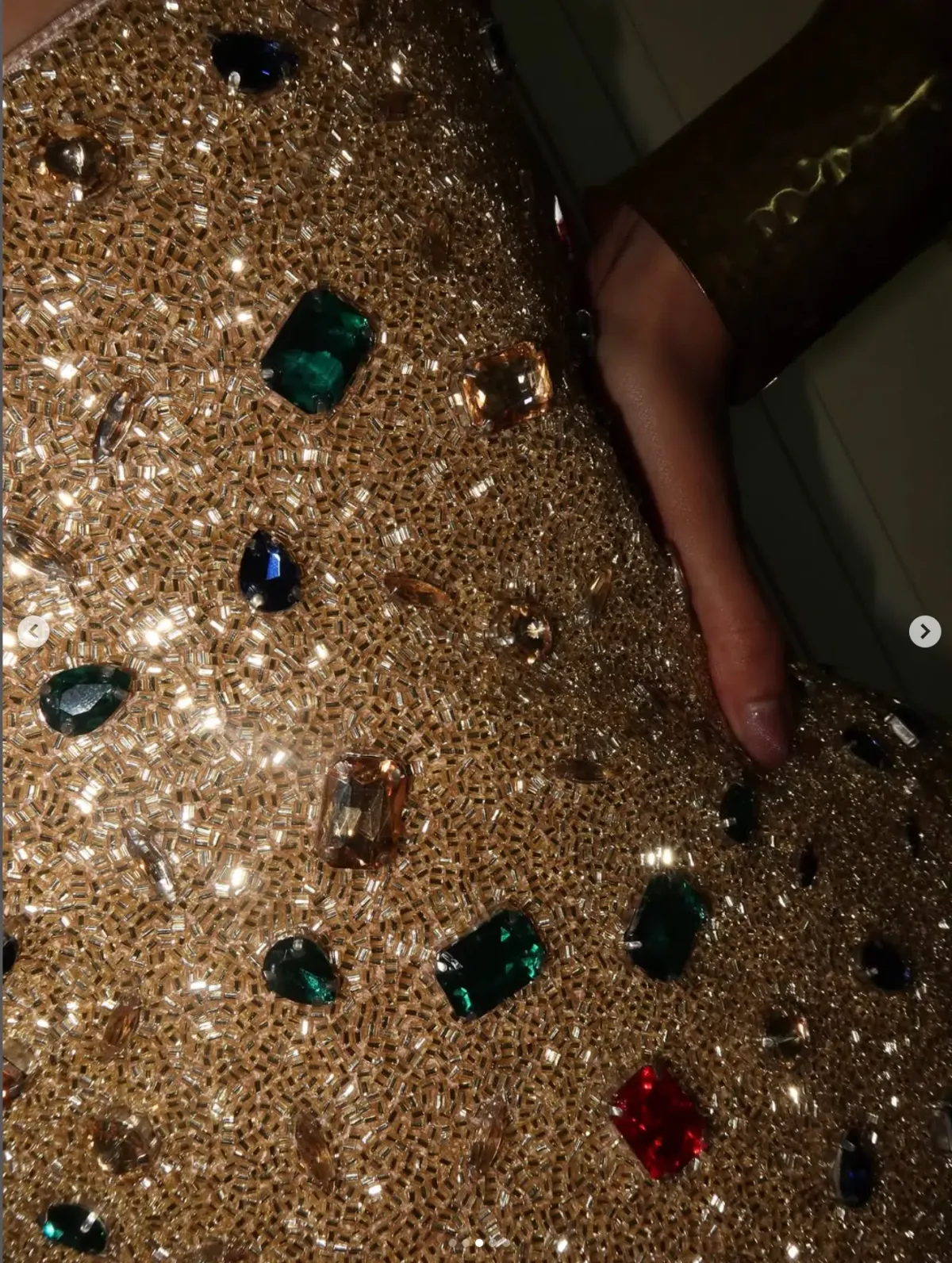 Hand-embroidered custom Sultana corset - Image 6