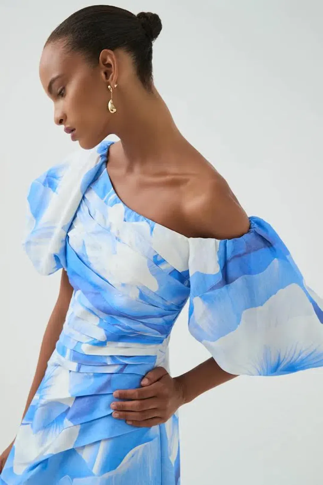 𩵠NEW Aje Cadence Ruched Midi Dress ā Prismatic Floral Light Blue ā Size AU 10 𩵠for rent on The Volte - main image
