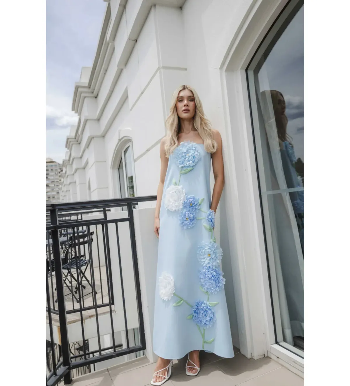 Elliatt Buttercup Embroidered Maxi Dress In Blue Size L/AU 12 - Image 2