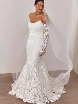 Grace Loves Lace Lunaria Drop Wedding Veil for rent on The Volte - image 2