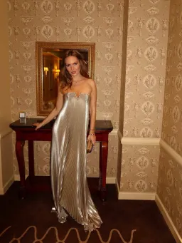 Líder Black Tie Gown size 6 Gold Shimmer for rent on The Volte - image 3