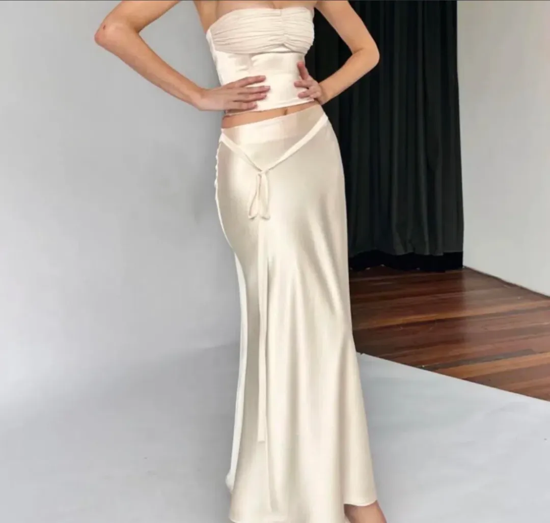 Arcina Orci Blair Set for rent on The Volte - main image