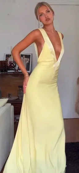 Rosa gown for rent on The Volte - image 4