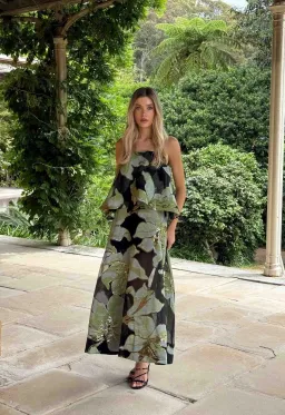 Elliatt Elysia Tiered Gown in Black/Green Floral / Size 10 for rent on The Volte - image 4