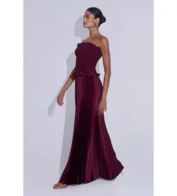 L'Idee Maya Gown in Wine Size AU6 for rent on The Volte - image 2