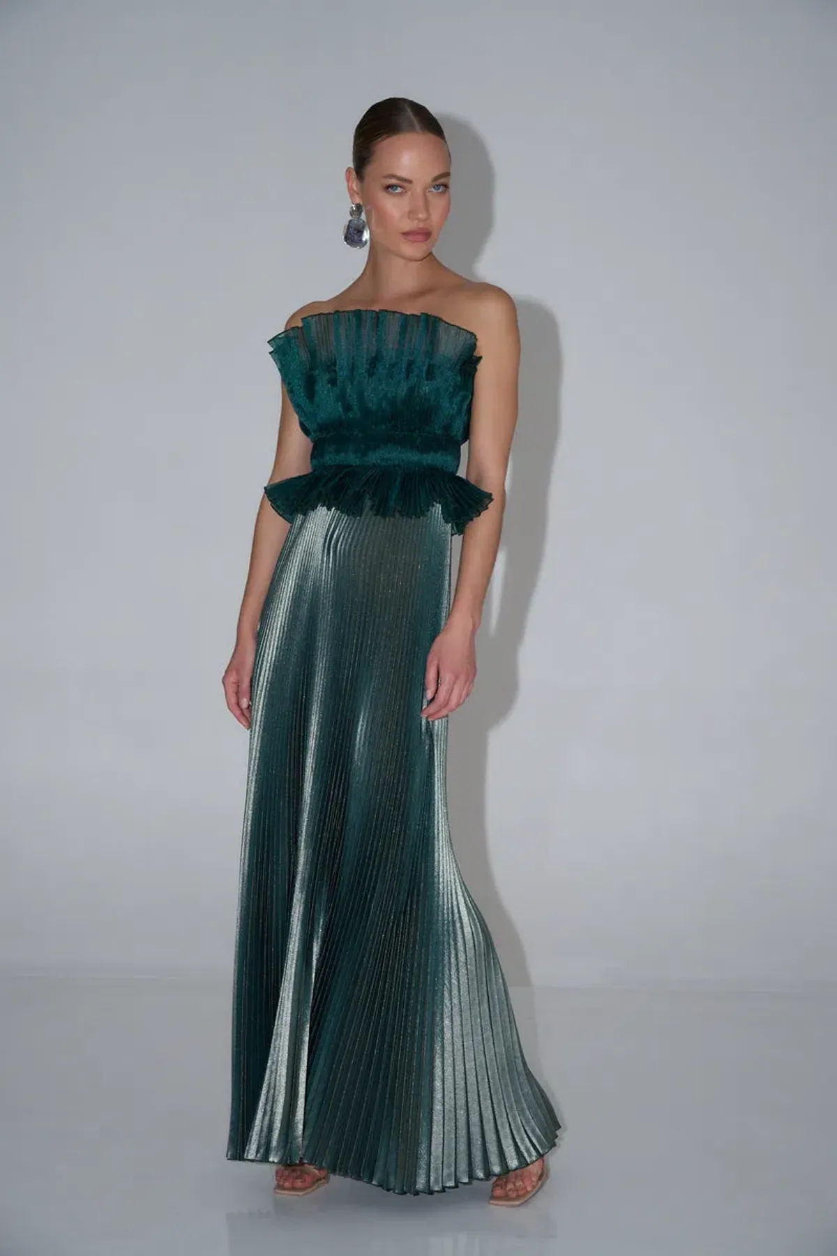 L'idee Masquerade Gown Oil Shine Size 8 - Image 5
