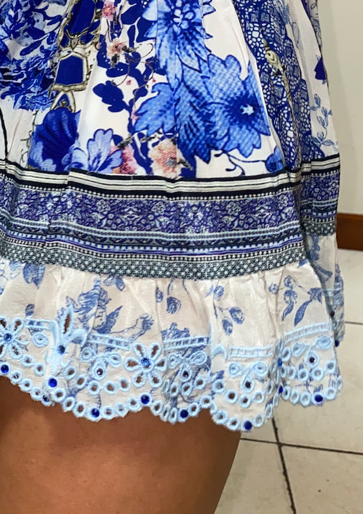 Camilia Short Shirred Skirt Print Size 8 - Image 3