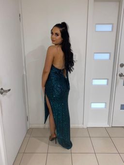 Nookie Selena Halter Gown in Emerald Green Size 10 for rent on The Volte - image 5