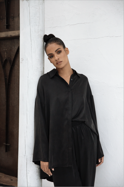 Johansen The Frankie Shirt Black Size XS for rent on The Volte - image 2