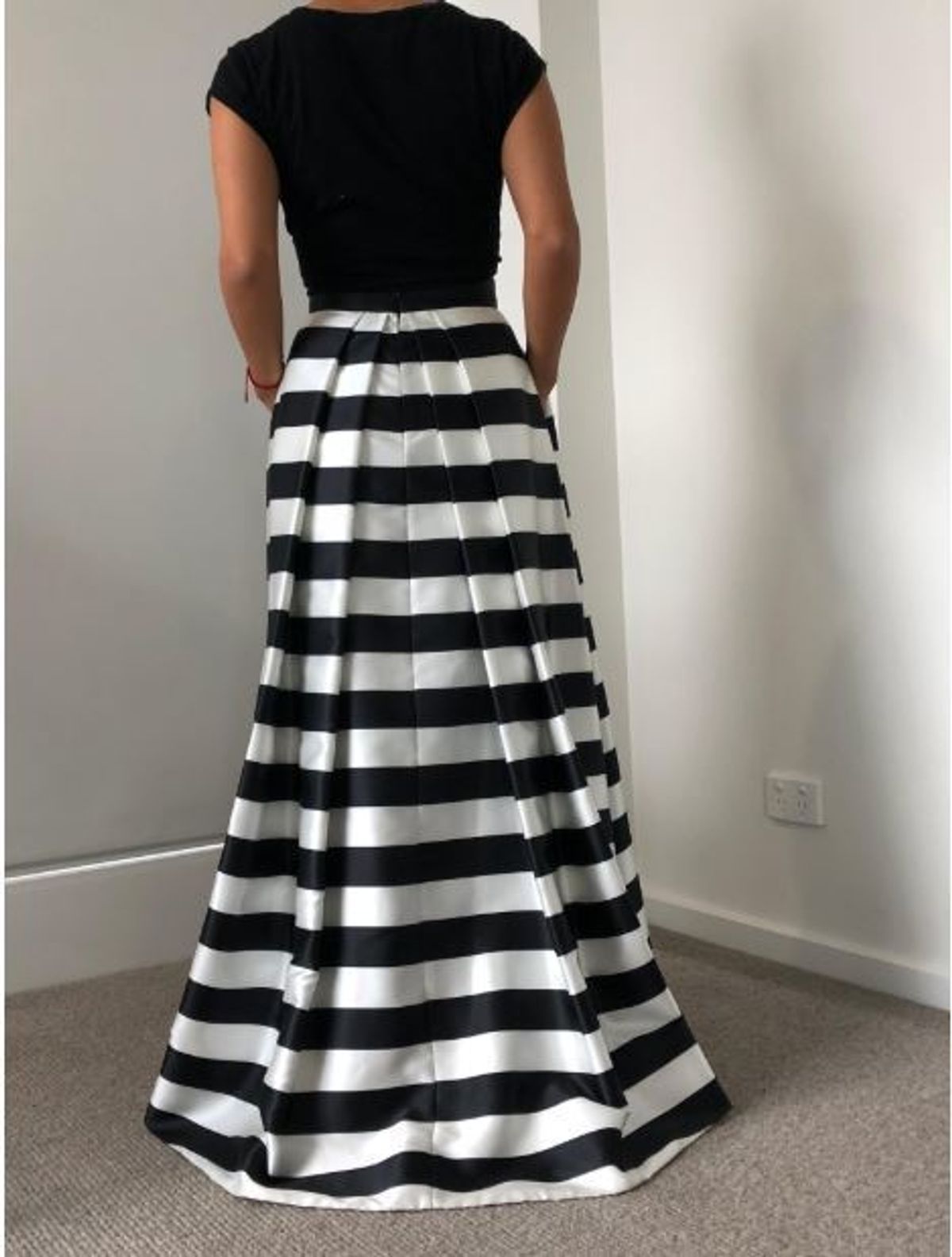 Nicholas ball striped skirt black white stripe size 8 - Image 3
