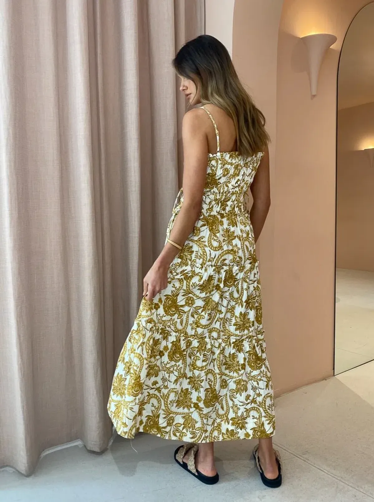 Shona Joy Saffron Shirred Tiered Midi Dress Floral Size 8 - Image 4