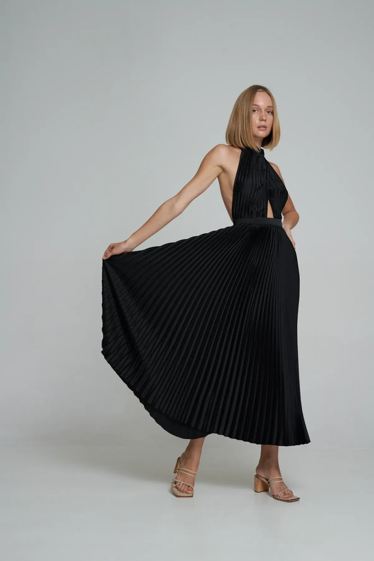 L'Idee Renaissance Gown Noir Size 8 - Image 1