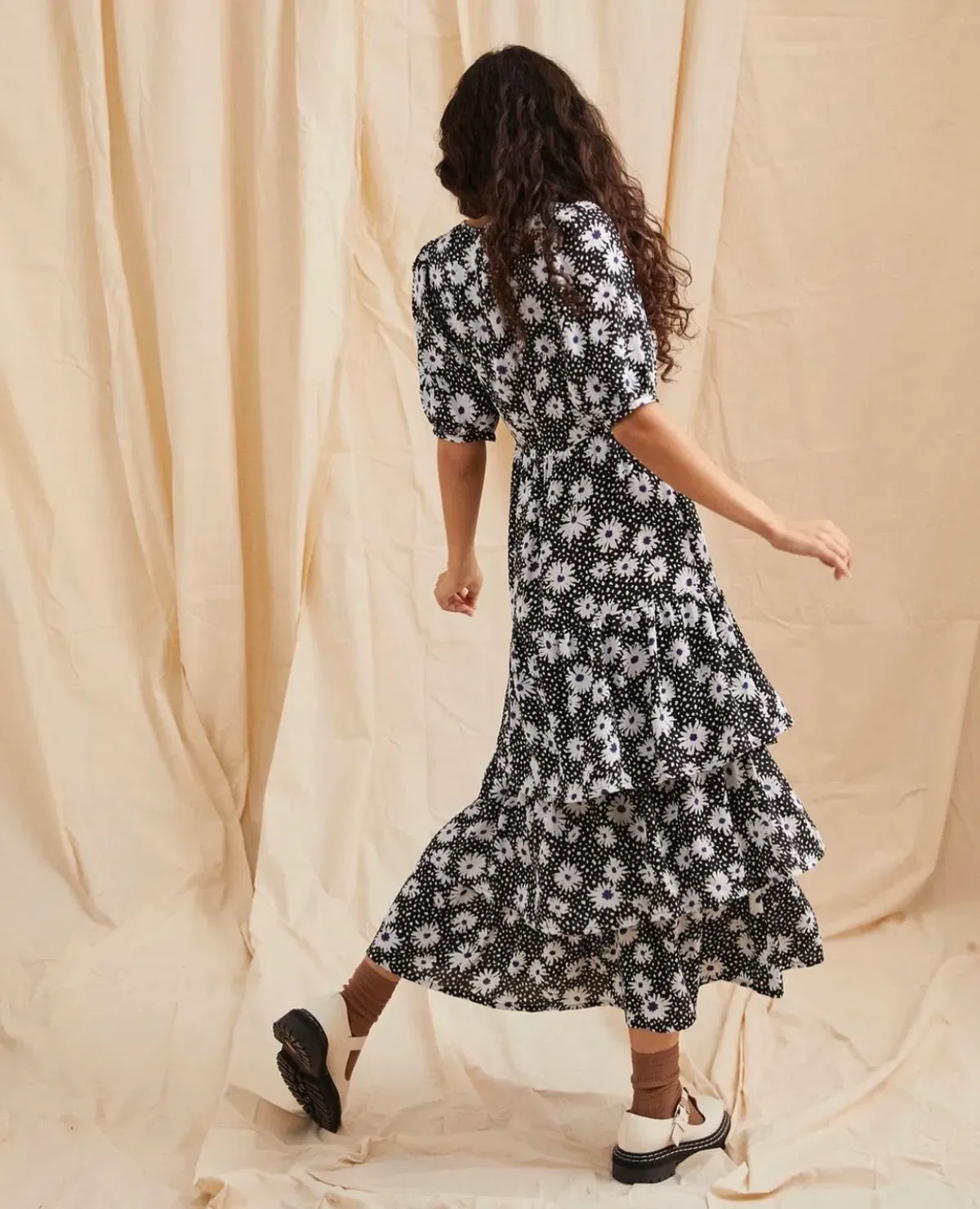 Nice Martin Ronnie Tiered Dress in Daisy Print Size 8 for rent on The Volte - main image