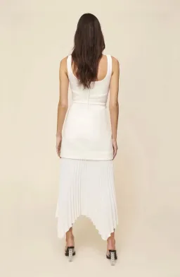 Sheike Hannah Dress White Size 6 for rent on The Volte - image 2