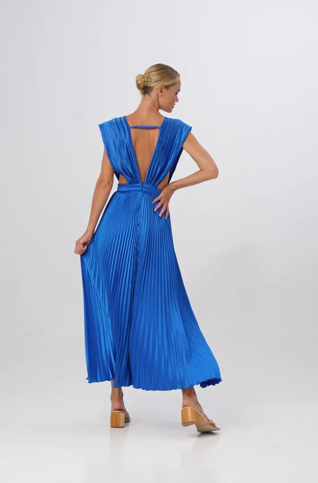 L'idee Gala Gown Blue Size 10 / M for rent on The Volte - main image