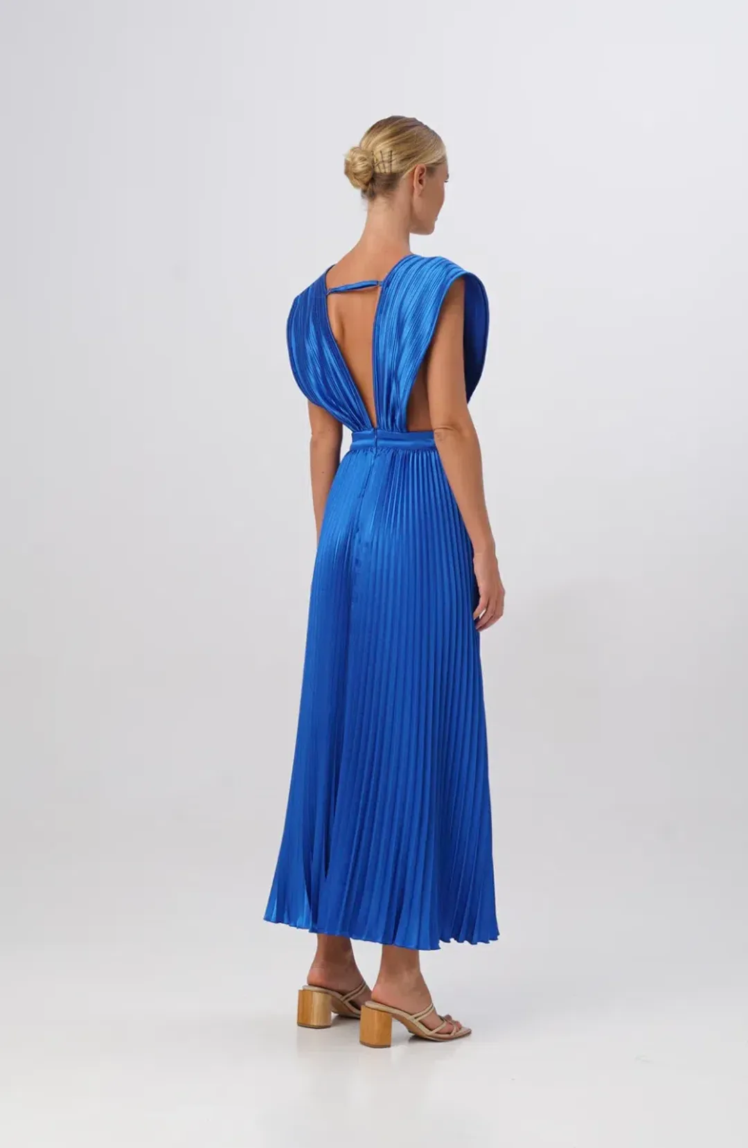 L'idee Gala Gown Blue Size 10 / M for rent on The Volte - main image