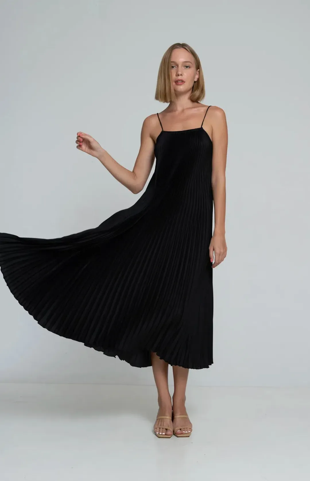 L'idee Ete Strappy Gown Black Size M / Au 10 for rent on The Volte - main image