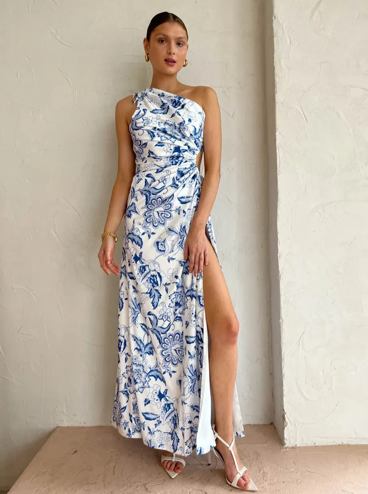 Sonya Maxi Dress in Blue Paisley Size AU 14 - Image 1