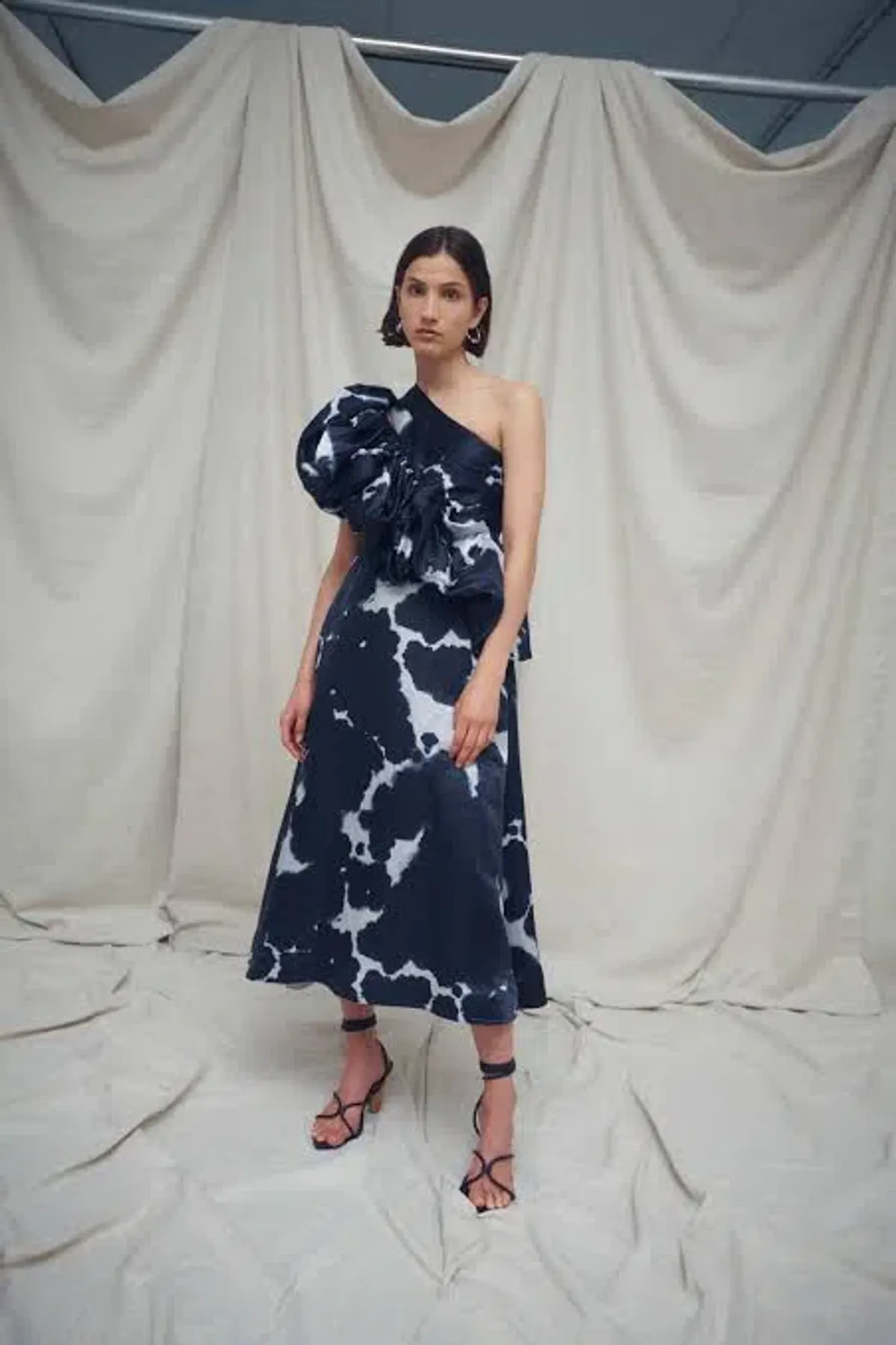 Aje Oxidised One Shoulder Gown Print Size 8 - Image 6