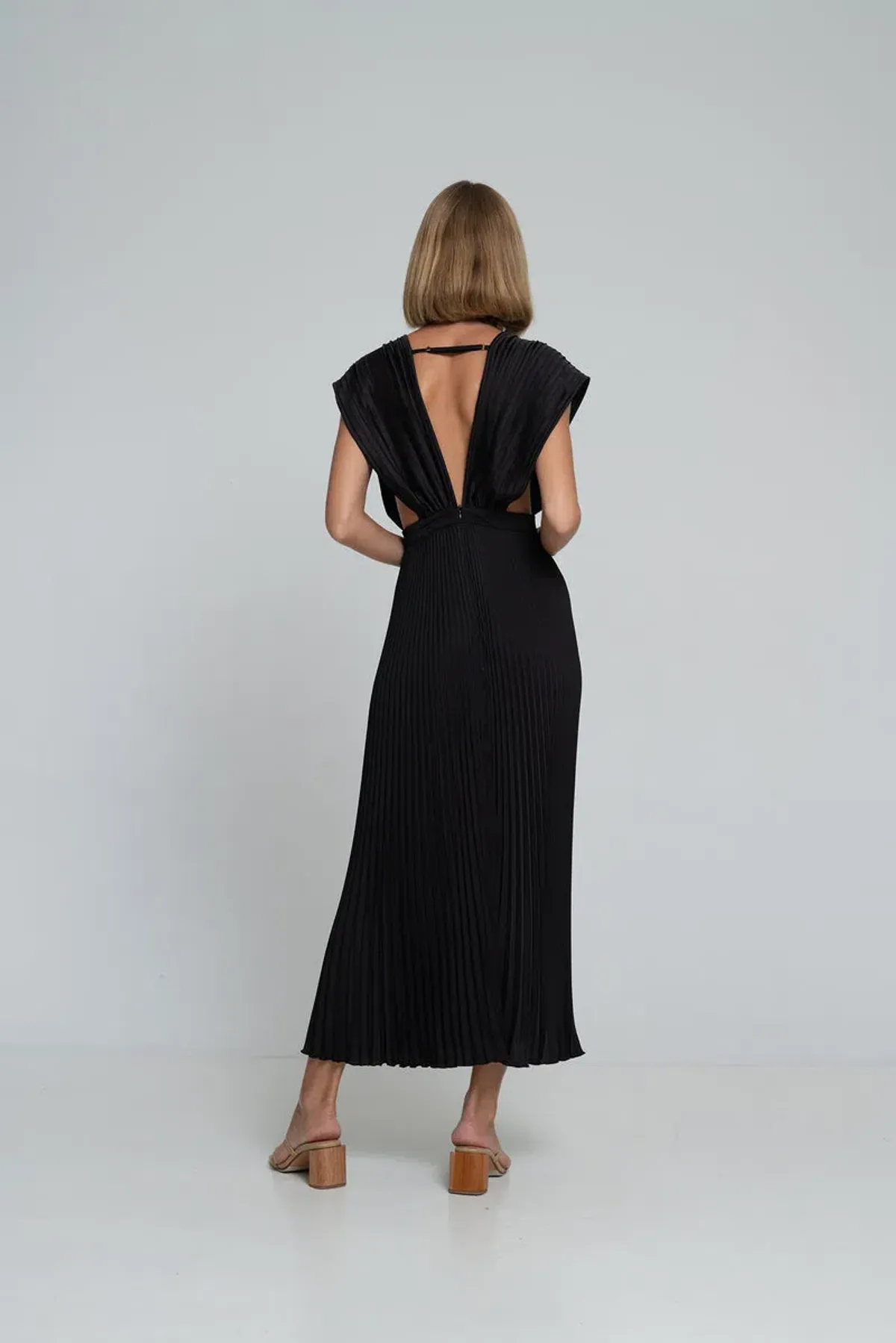 L'Idee Gala Gown in Noir Black Size 8 - Image 2