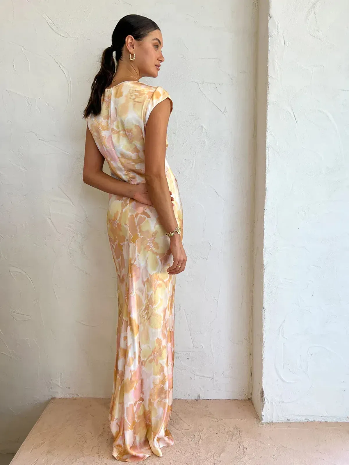 Bec & Bridge Indi V Maxi Dress V Neck In Floral Haze Yellow Size AU 6 - Image 2