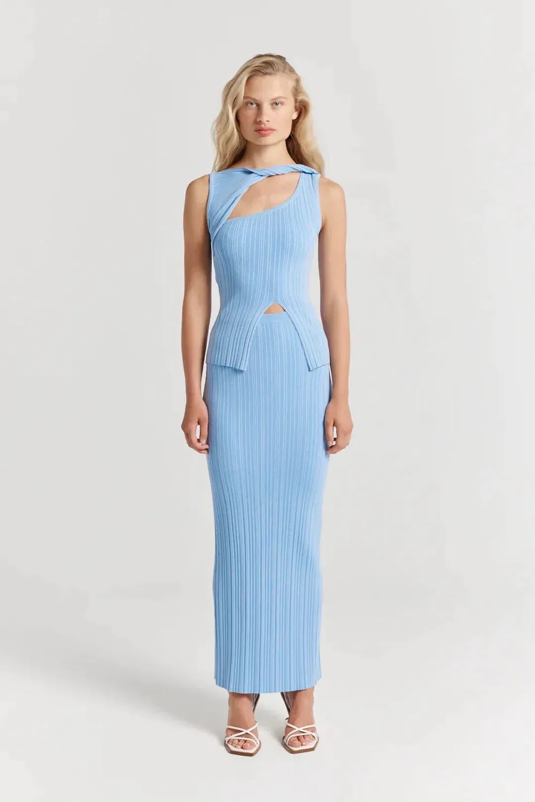 Henne Romee Set in Cloud Nine Blue Size AU 10 for rent on The Volte - main image