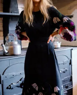 Binny The Laden Table Maxi Dress Print Size 14 for rent on The Volte - image 5