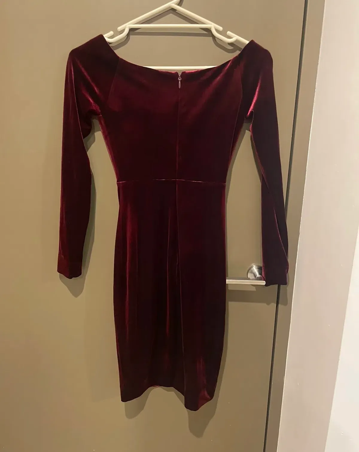 House Of CB Martinella Velvet Off Shoulder Pencil Dress Red Wine Size 6 - Image 4