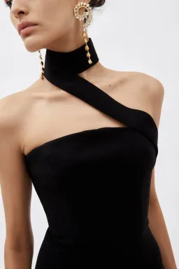 Monot Long Black Gown with Asymmetrical Strap Black Size 6 for rent on The Volte - image 5