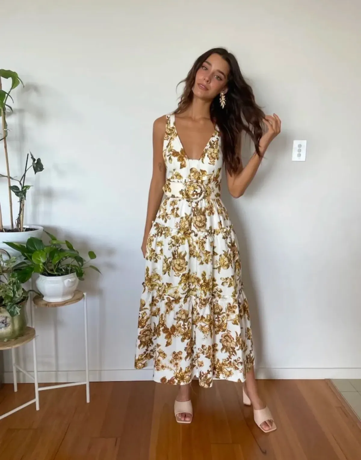 Shona Joy Bella Plunged Tiered Midi Dress Floral Size 10 - Image 4