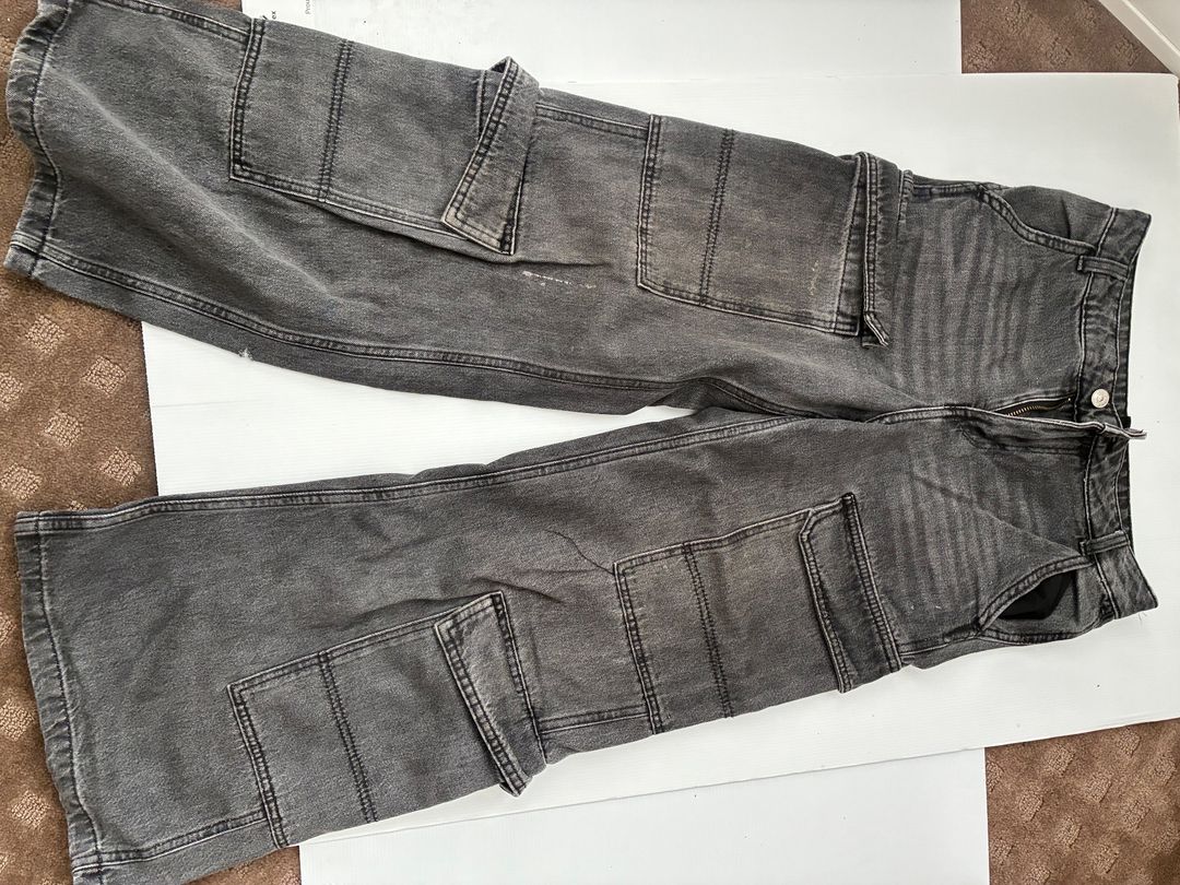 Divided by H&M Women's Grey Cargo Pants Size 0 for rent on The Volte - main image