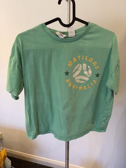 Women's Matildas Australia Football Graphic T-Shirt Size 14 Green for rent on The Volte - image 2