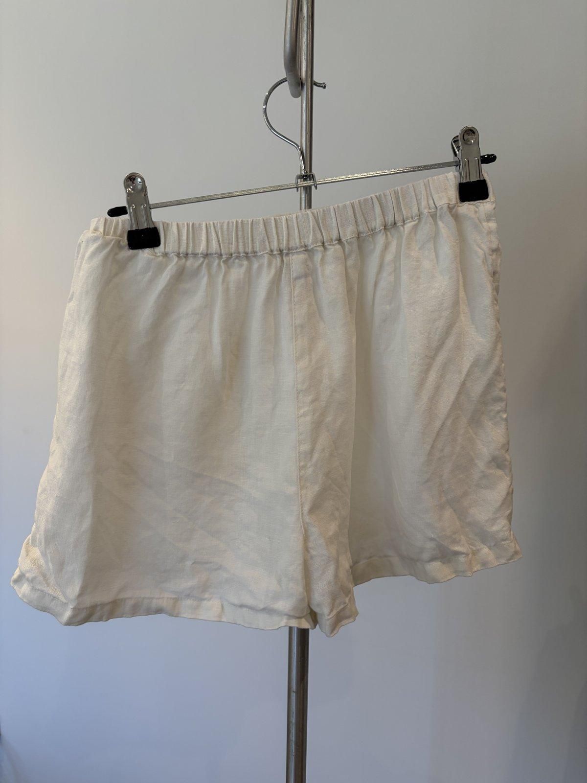 Target Girls Pull-On Shorts Size 12 White for rent on The Volte - main image