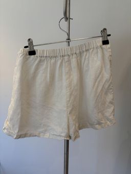 Target Girls Pull-On Shorts Size 12 White for rent on The Volte - image 1