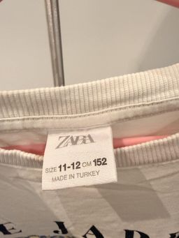 Zara Kids "Le Jardin Des Coquelicots" Graphic T-Shirt 11-12Y for rent on The Volte - image 2