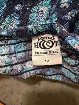 Piping Hot Girls' Navy Floral Crop Top Size 12 for rent on The Volte - image 2