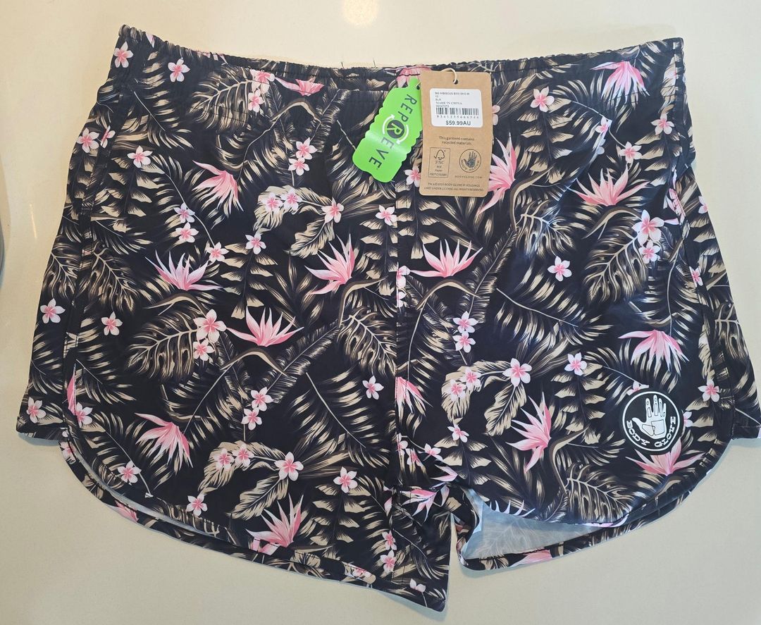 Body Glove Women's Rash Vest & Board Shorts Set Size 14/12 for rent on The Volte - main image