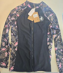 Body Glove Women's Rash Vest & Board Shorts Set Size 14/12 for rent on The Volte - image 1