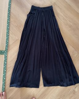 180s Women's Black Rayon Harem Pants One Size for rent on The Volte - image 1