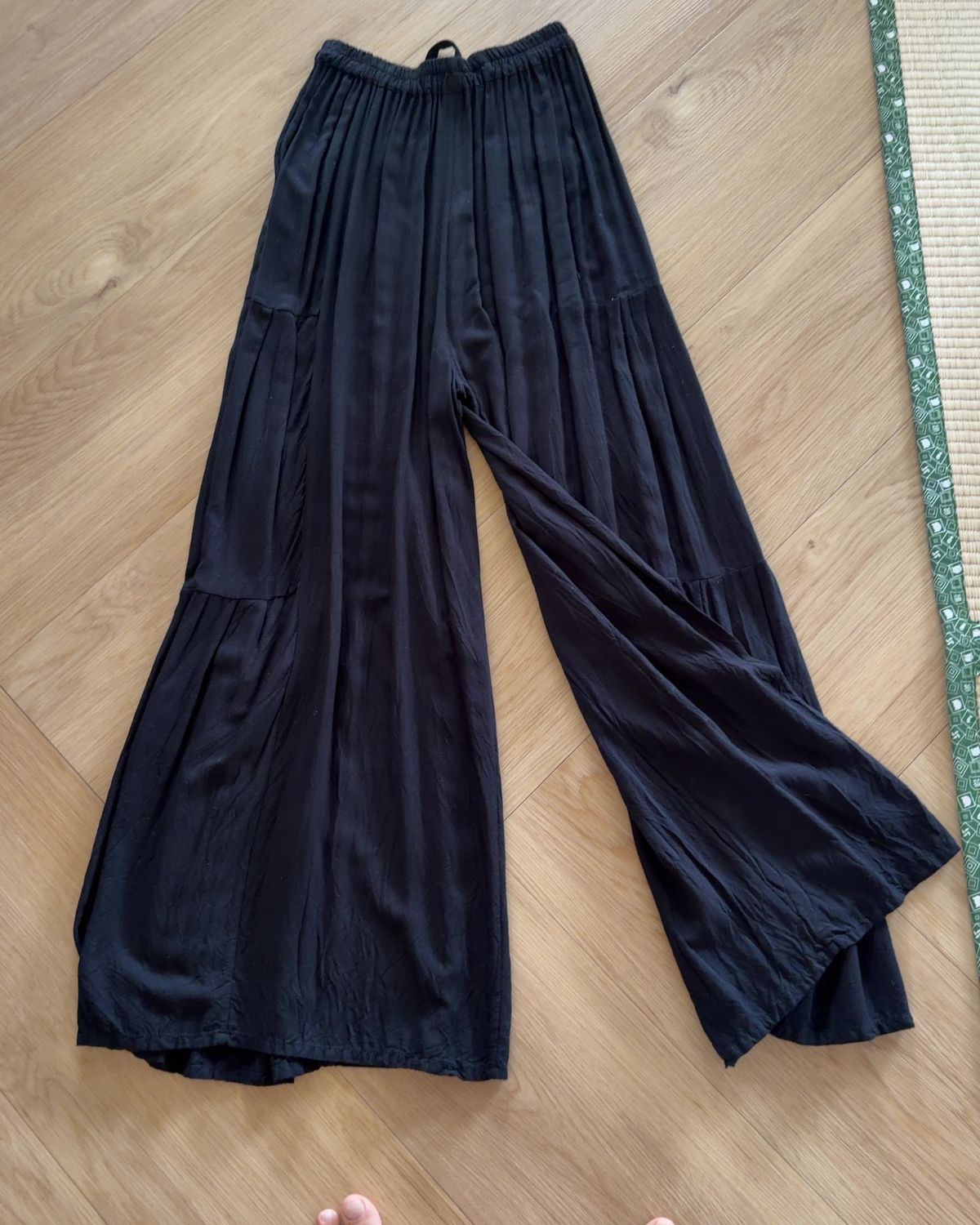 180s Women's Black Rayon Harem Pants One Size - Image 2