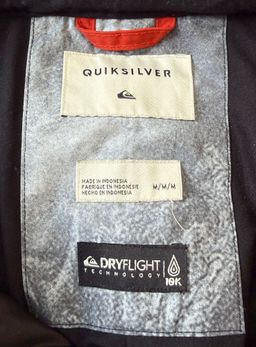 Quiksilver Men’s ski/snowboard pants. Size Medium./34 adjustable to smaller. Used lightly for rent on The Volte - image 4