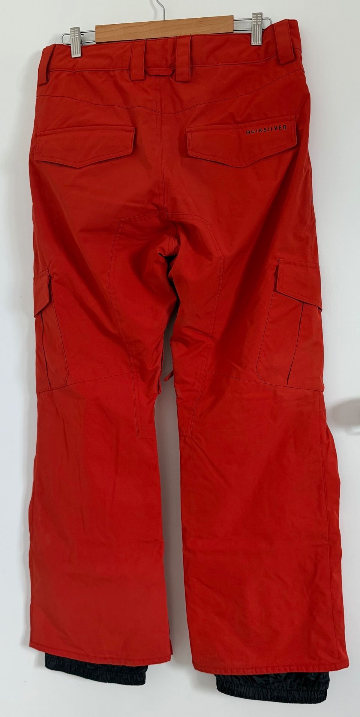 Quiksilver Men’s ski/snowboard pants. Size Medium./34 adjustable to smaller. Used lightly - Image 2