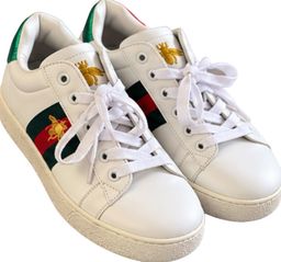 White Bee Embroidered Low Top Sneakers – Red & Green Classic white low top trainers for rent on The Volte - image 1