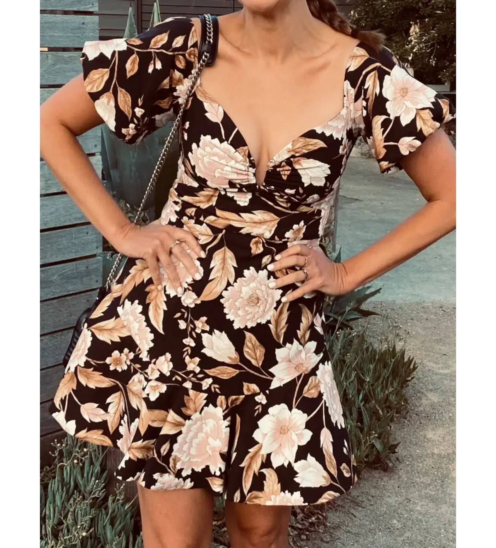 sheike floral mini dress Cute wee retro find Size 8-S/M SHEIKE Dion Floral Mini Dress, relaxed fit with drawstring detailing RRP $195 Rent from the Closet for $60 DM me to book or try on