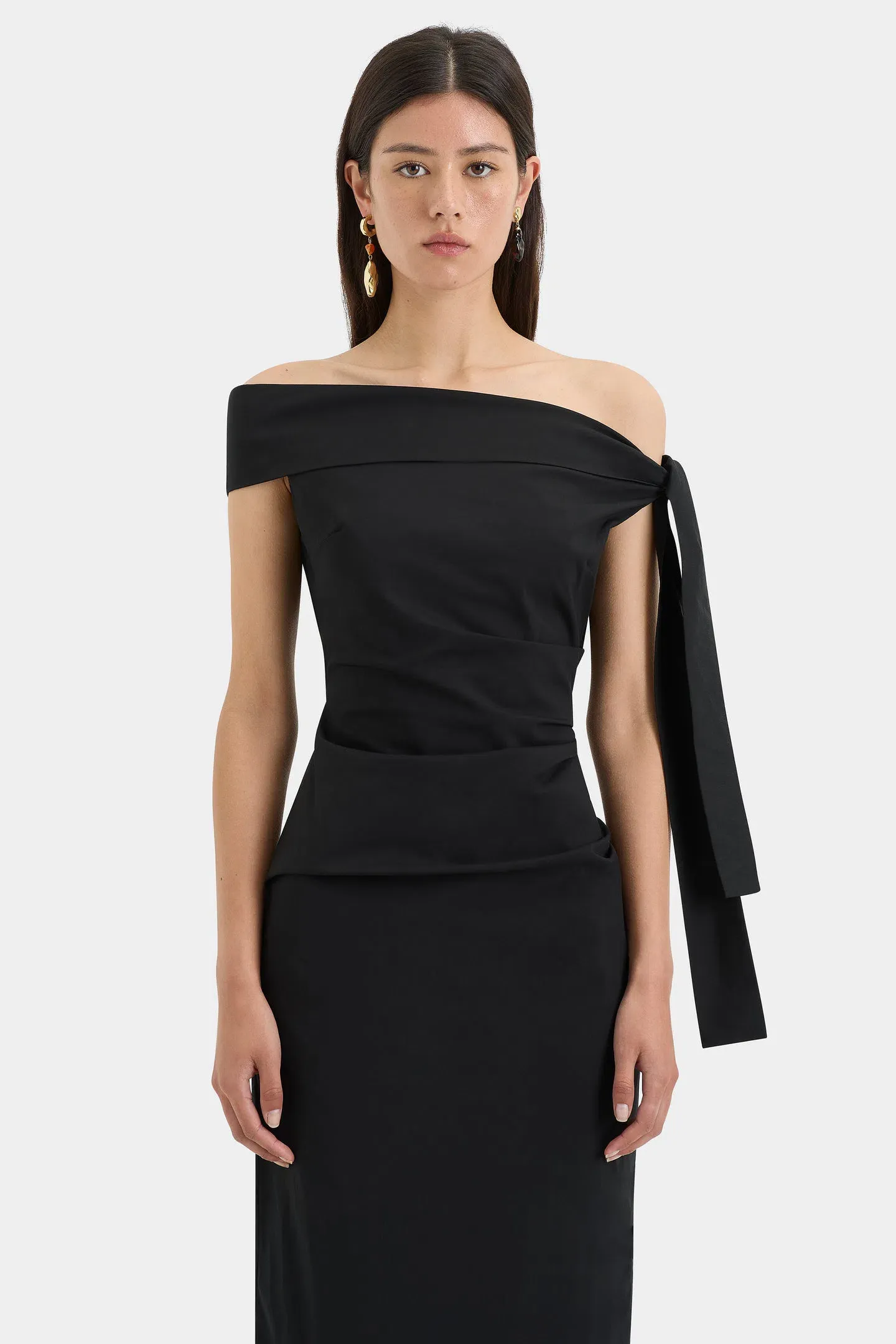 helsa matte jersey off shoulder maxi dress Quietly captivating  the Matte Jersey Off Shoulder Maxi Dress in Elm
