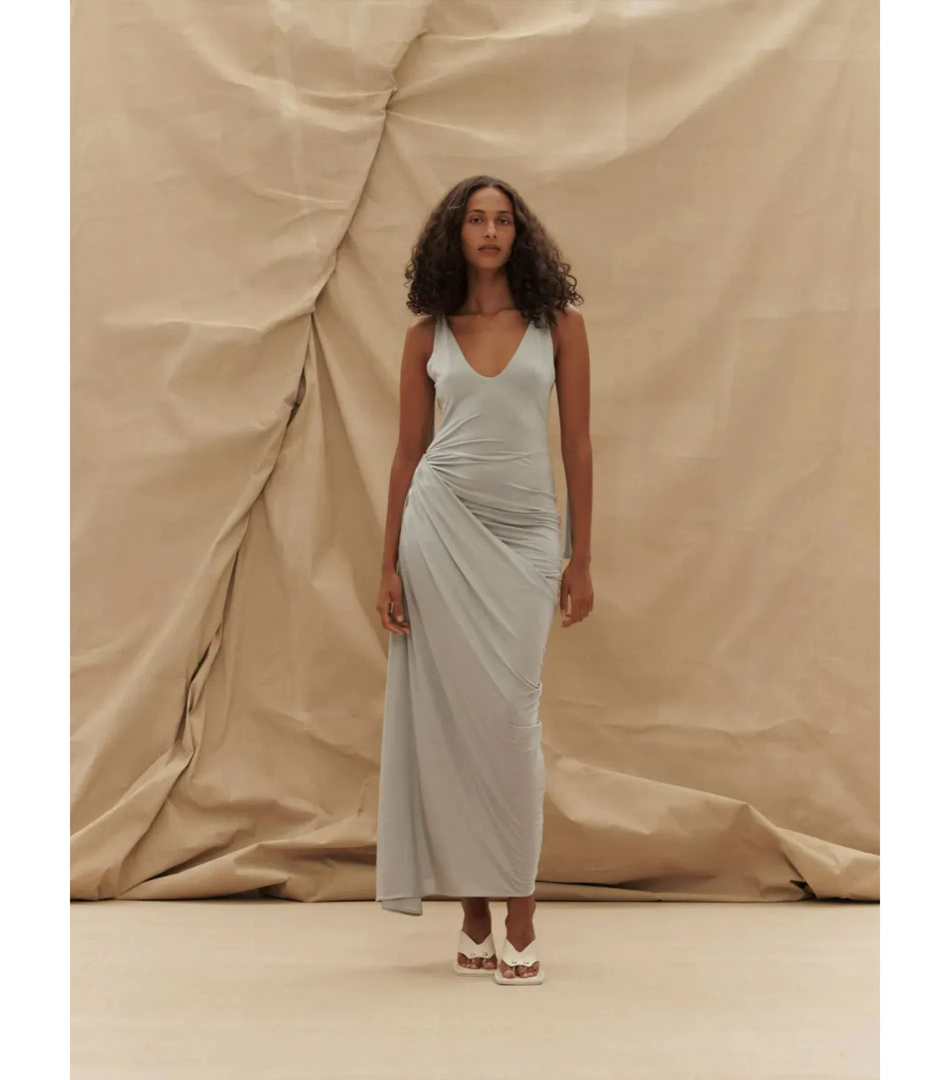 Helsa Jersey Backless Maxi Dress in Dove Grey Size 8 | The Volte